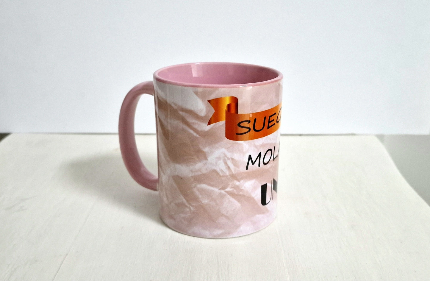 TAZA CON FRASE SUEGRA MOLAS UN HUEVO